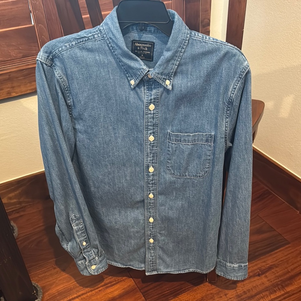 Abercrombie & Fitch Blue Casual Button Down Shirt